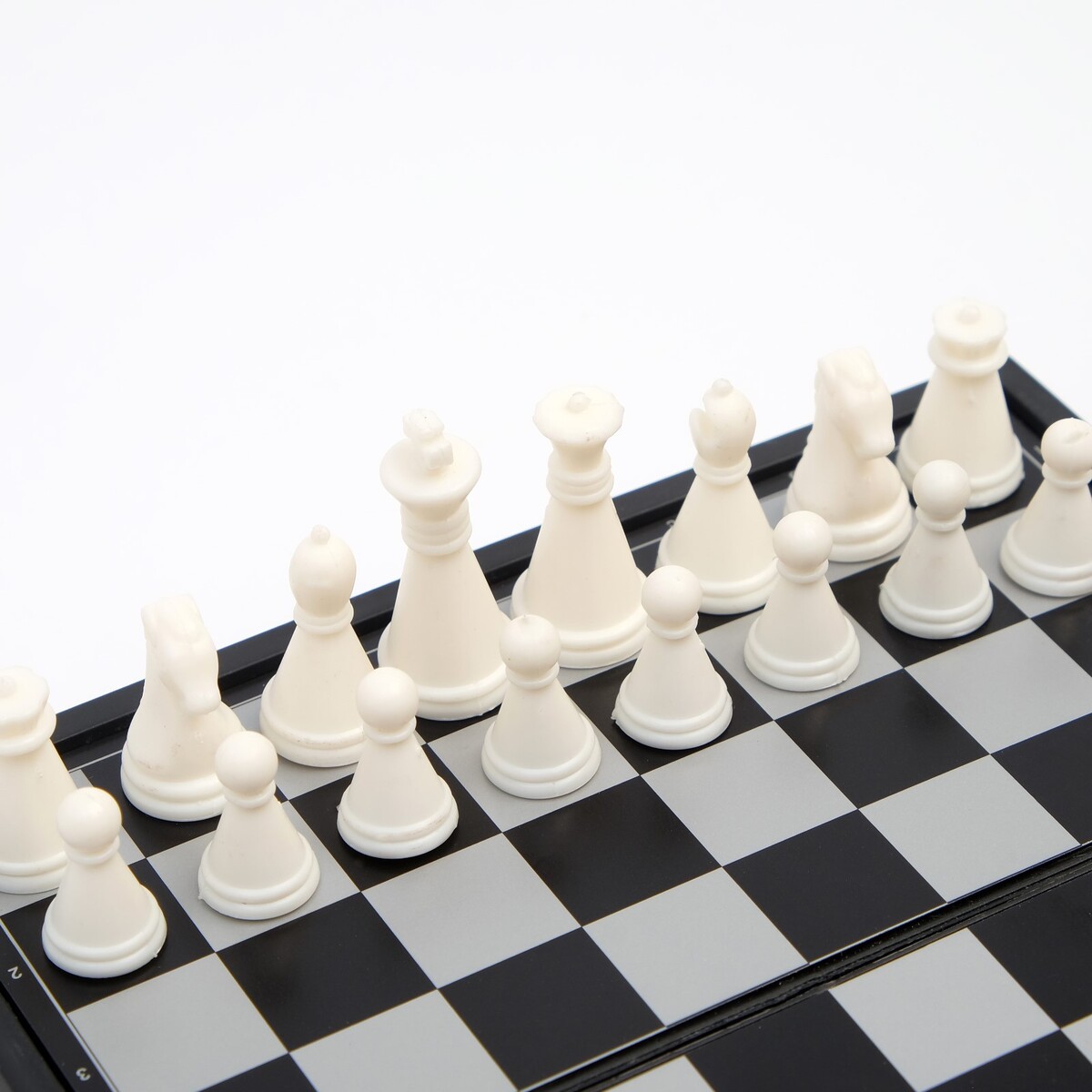 фото Шахматы магнитные, доска 13 х 13 см, черно-белые no brand