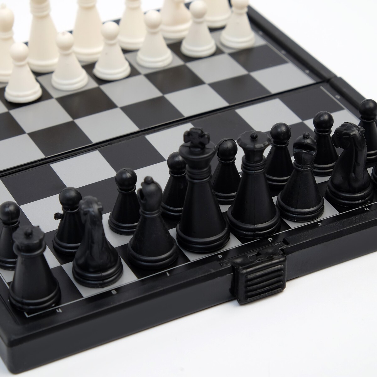 фото Шахматы магнитные, доска 13 х 13 см, черно-белые no brand