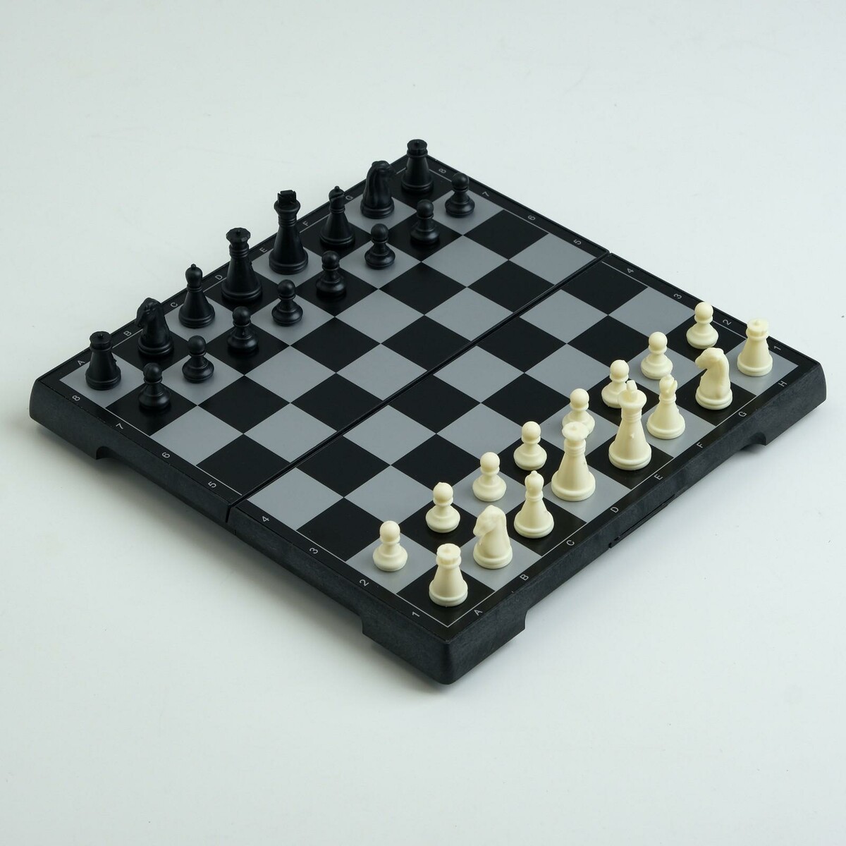 Шахматы магнитные, 19.5 х 19.5 см, черно-белые
