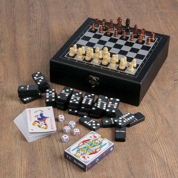 Набор 4 в 1: шахматы, домино, 2 колоды к
