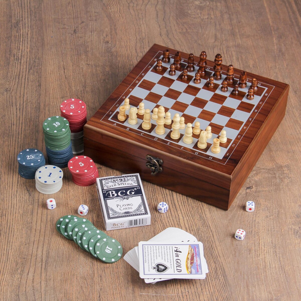 Набор 4 в 1: шахматы, покер (100 фишек, 2 колоды, кубики 5 шт), 24 х 24 см набор соединяющиеся кубики с карточками learning resources