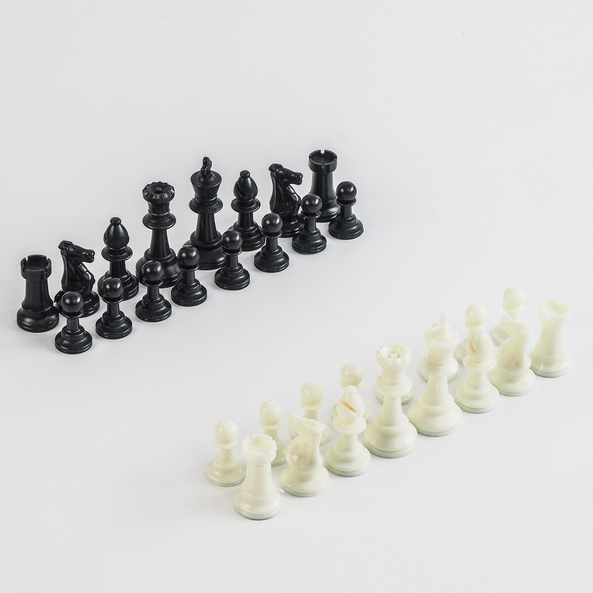Шахматные фигуры, пластик, король h-7.5 см, пешка h-3.5 см король сусликов