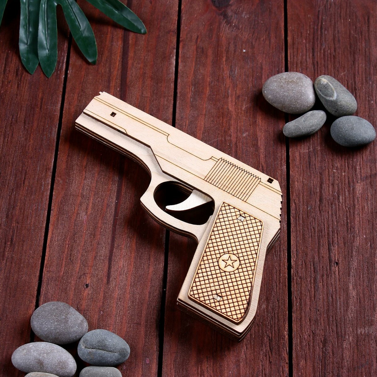Сувенир деревянный пистолет резинкострел, стреляет резинками 