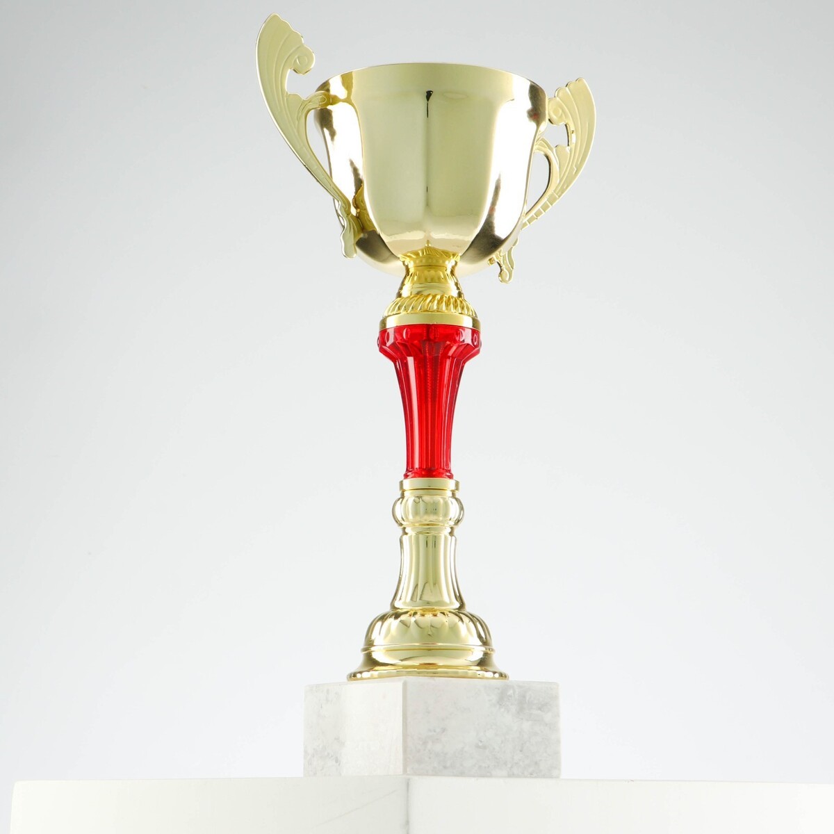 Кубок 153с, наградная фигура, золото, подставка камень, 24 x 13 x 8 см. сто пятьдесят спортивных головоломок спорт и математика