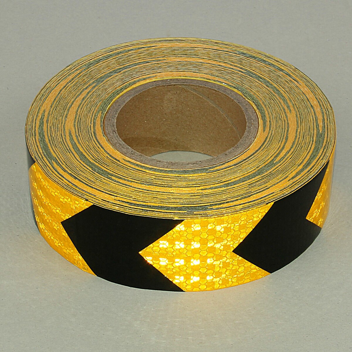 Светоотражающая лента, самоклеящаяся, желтая с пунктиром, 5 см х 45 м клип лента в нарезке желтый 13 см