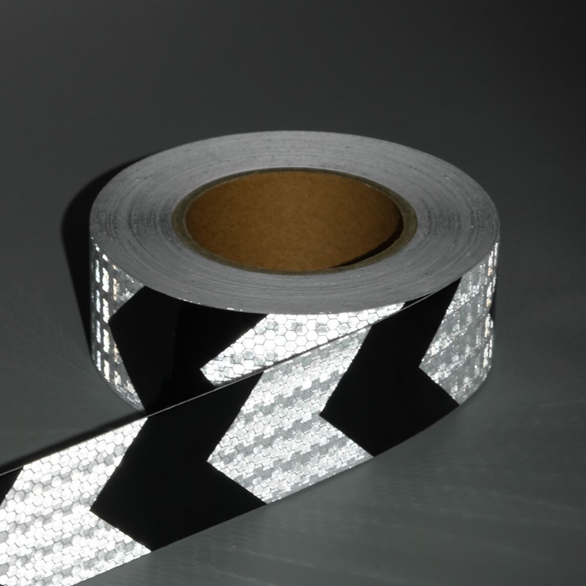 Светоотражающая лента, самоклеящаяся, бело-черная, 5 см х 25 м вешалка плечики для одежды пластик 48 50 р черная пу 002