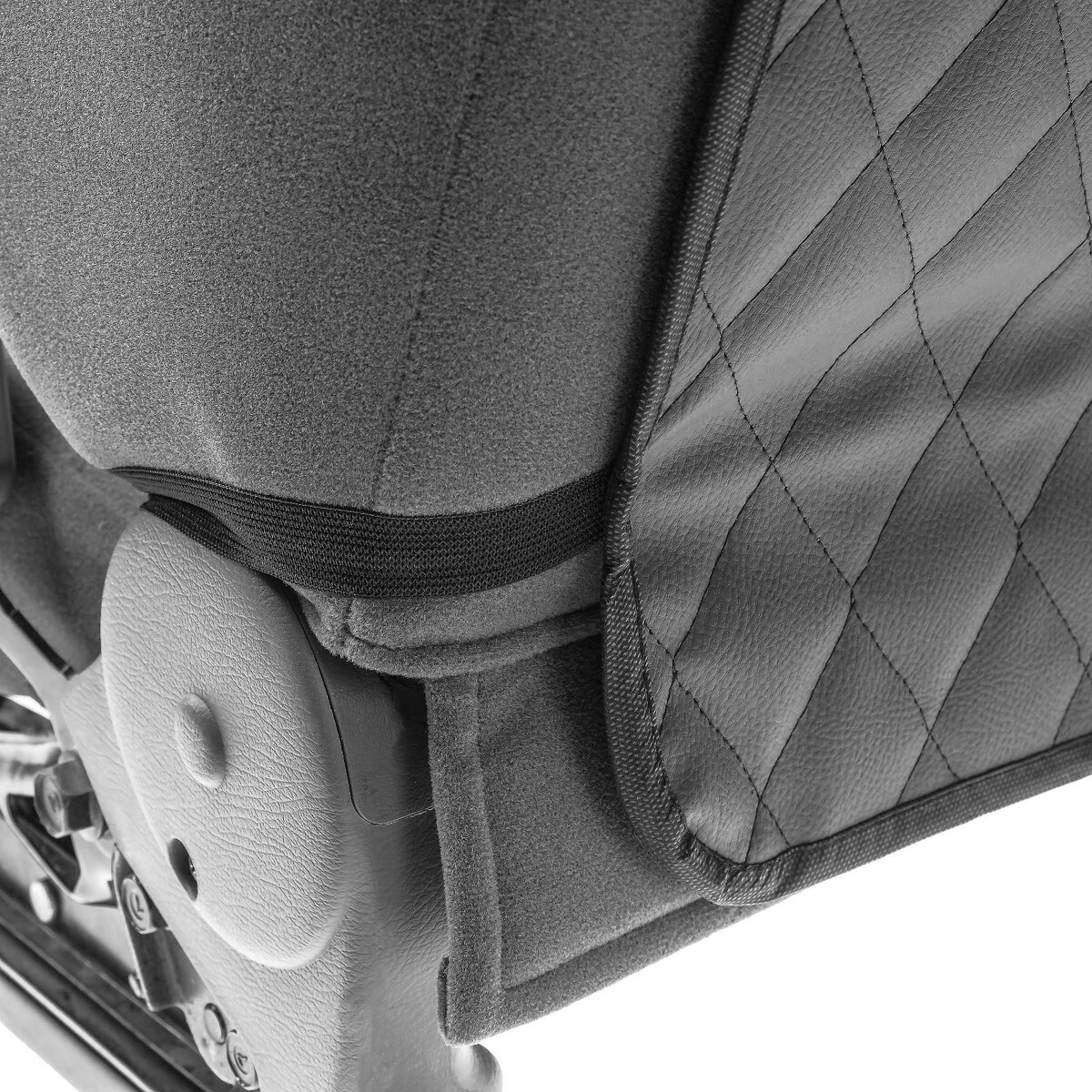 фото Накидка-незапинайка на спинку сиденья cartage, экокожа, ромб, черный, 60 х 40 см, черный