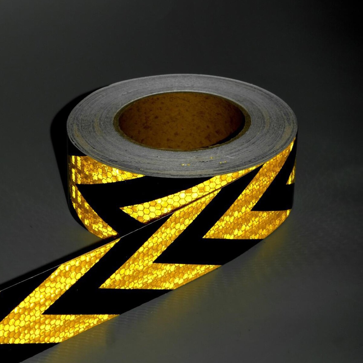 Светоотражающая лента, самоклеящаяся, желто-черная, 5 см х 25 м фотолюминесцентная самоклеящаяся лента torso 2х300 см зеленое свечение