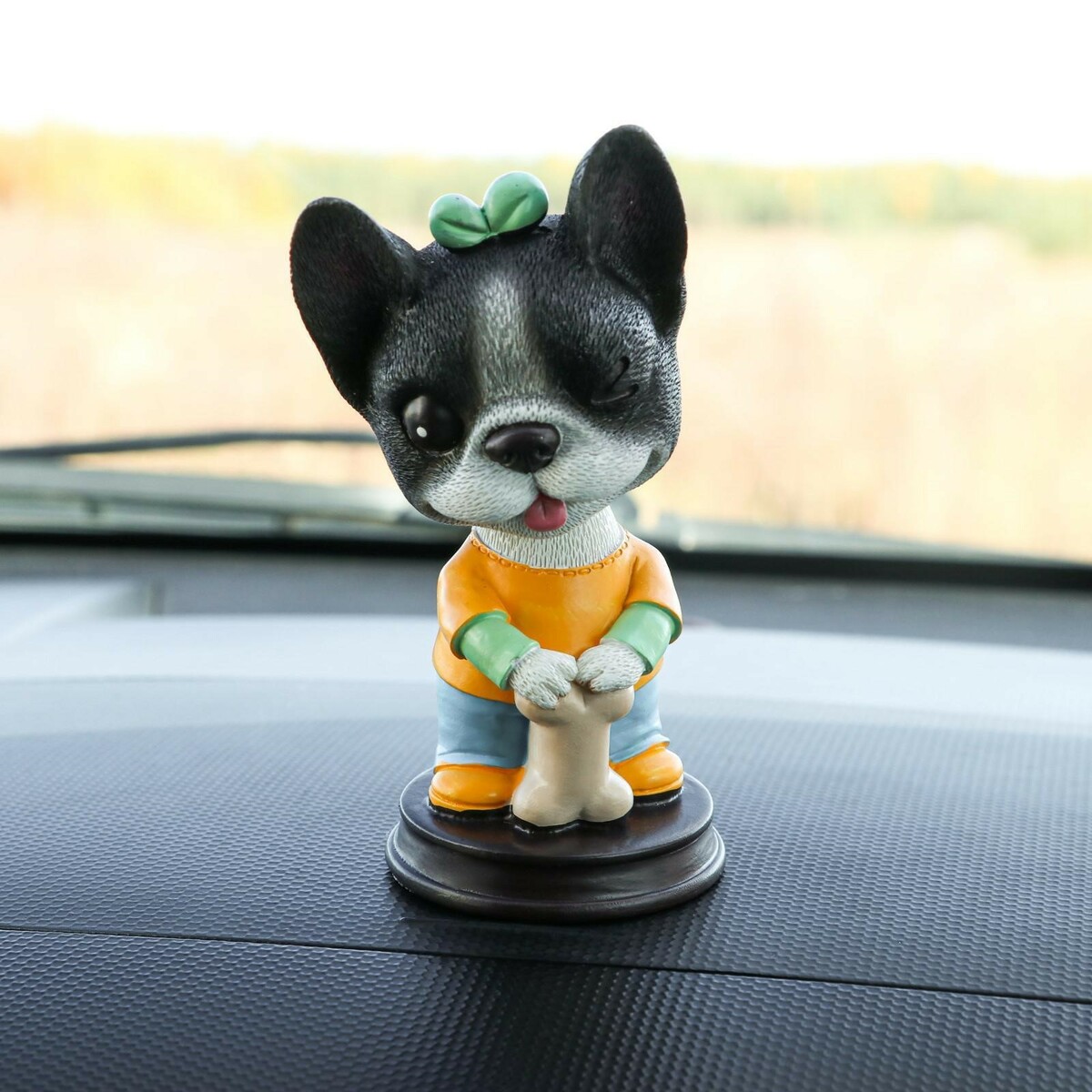 Собачка на панель авто, качающая головой, французский бульдог панель на монитор для стикеров