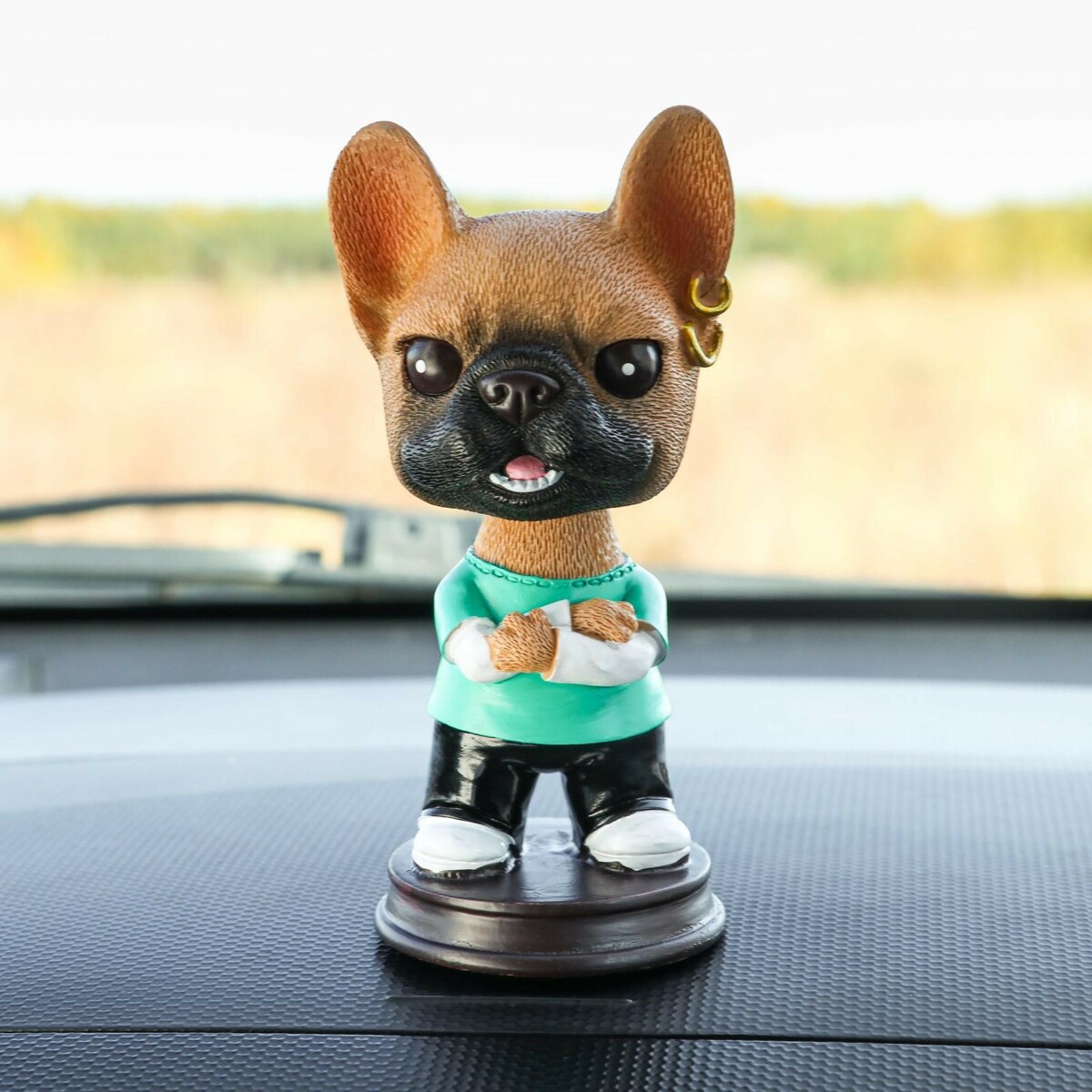 Собачка на панель авто, качающая головой, французский бульдог собака на панель авто с присоской для стекла бульдог