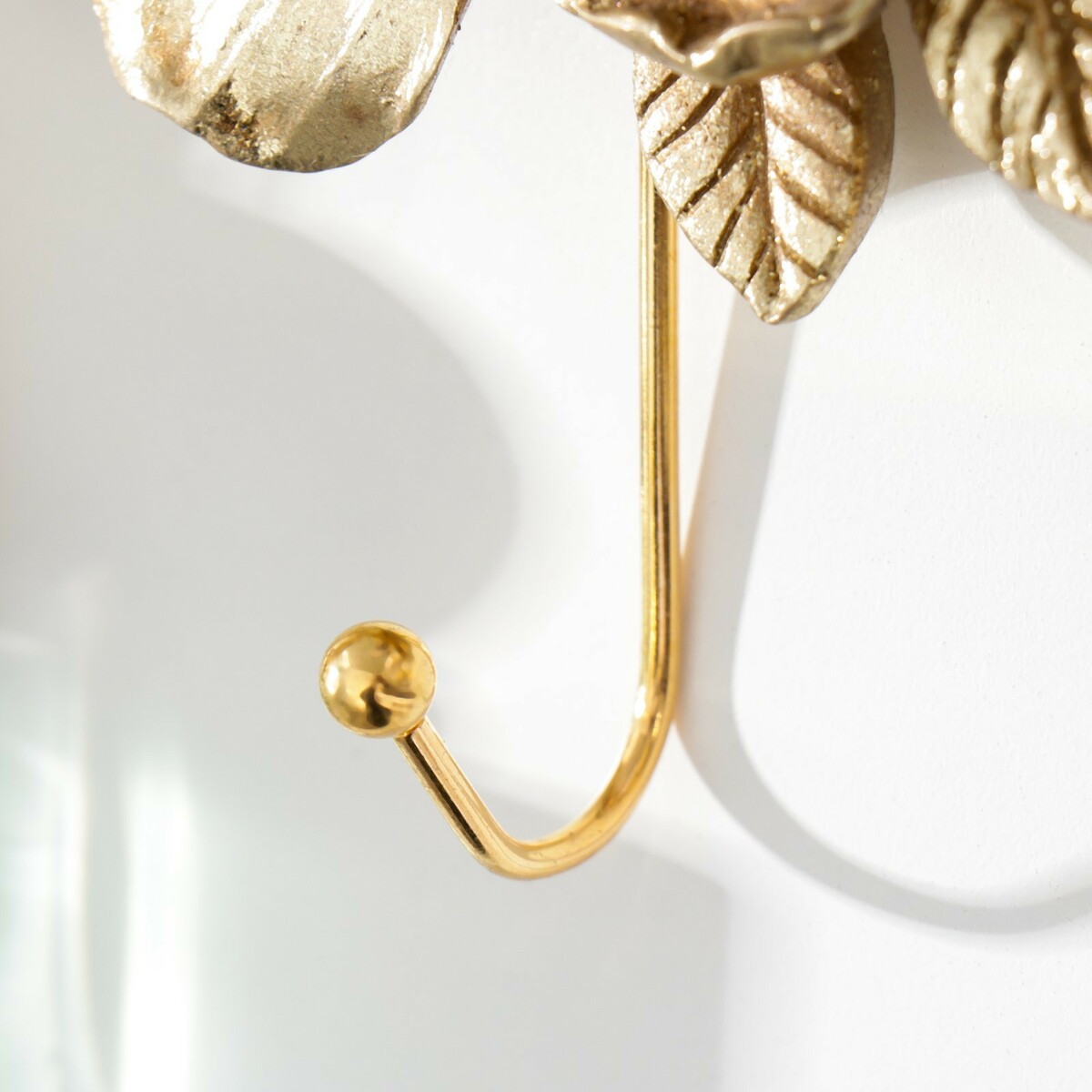 фото Крючок декоративный полистоун, металл no brand