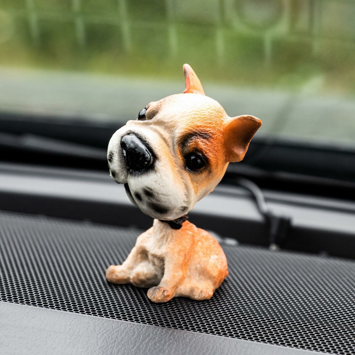 Собака на панель авто, качающая головой, дворняжка сувенир конверт путешественника авто винтаж для документов из пвх 20 5 22см 77224