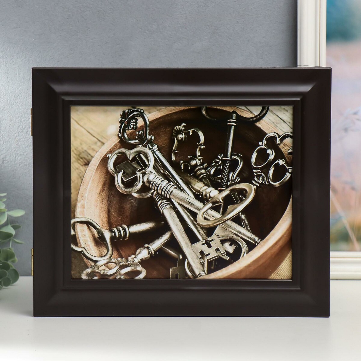 

Ключница, Черный