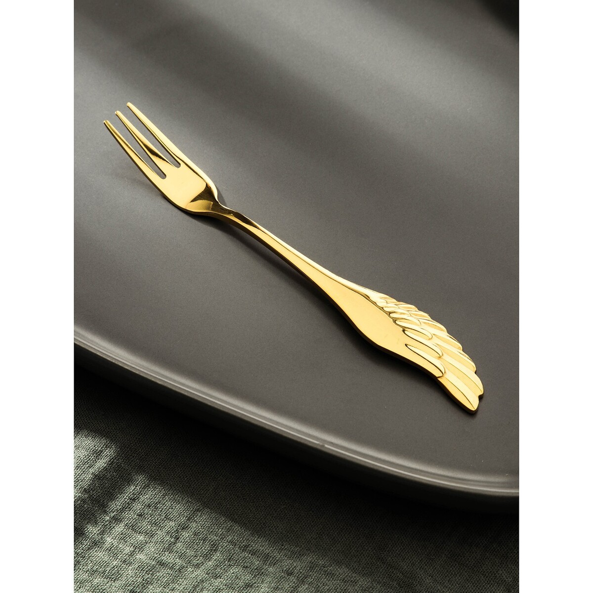 Вилка десертная из нержавеющей стали magistro wings, длина 14 см, цвет золотой вилка столовая из нержавеющей стали magistro
