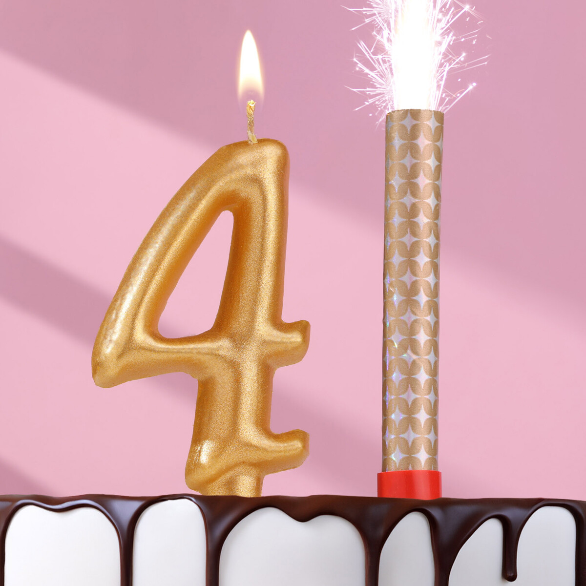 Набор свеча для торта цифра 4 гигант, золотая, с фонтаном, 9,5 см набор свеча для торта цифра 0 гигант золотая с фонтаном 9 5 см