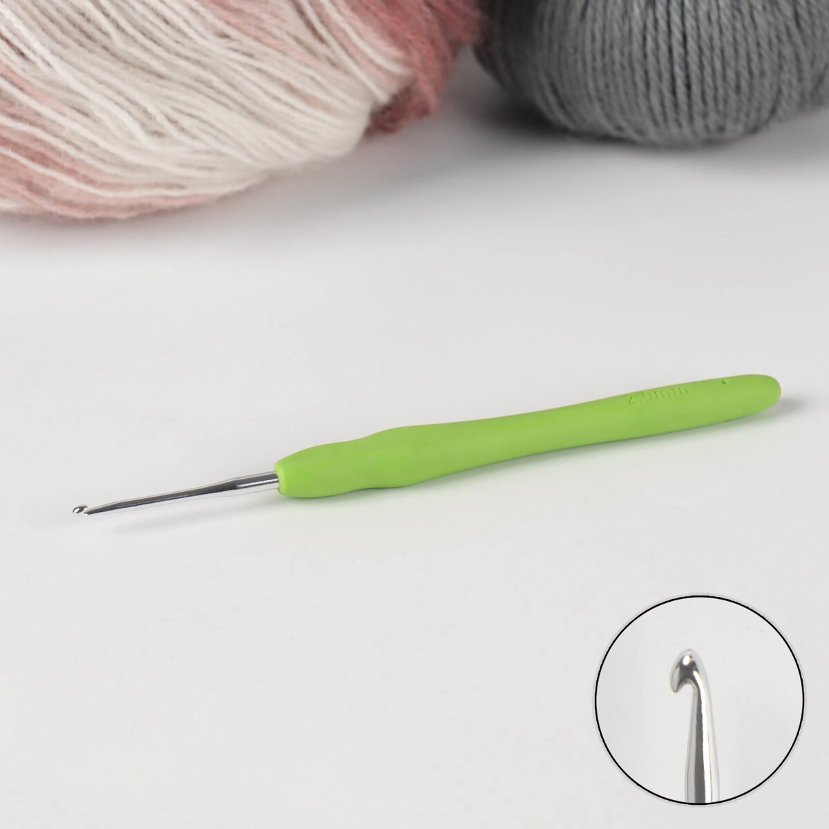 Крючок для вязания, с силиконовой ручкой, d = 2 мм, 14 см, цвет зеленый