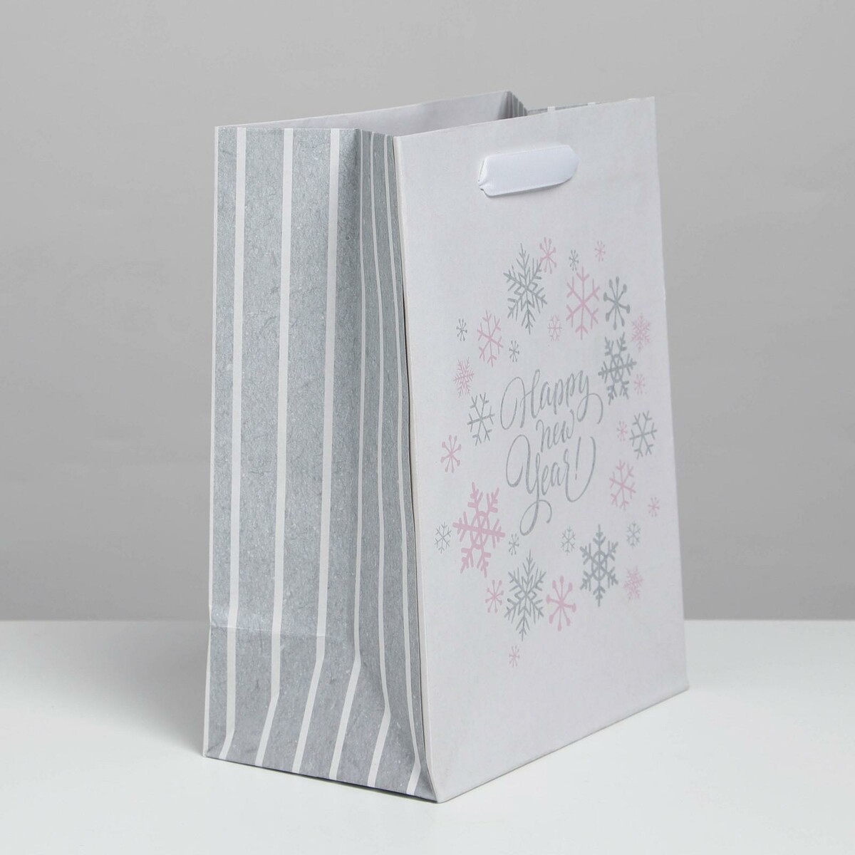 

Пакет подарочный новогодний крафтовый happy new year!, ms 18×23×10 см, Серый;белый