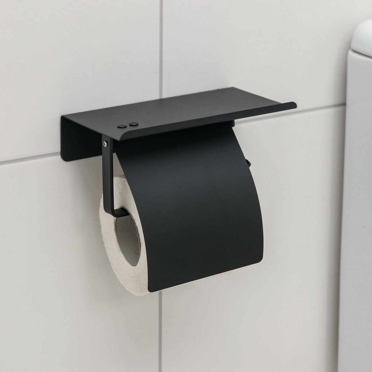 Держатель для туалетной бумаги с полочкой, 18×10,3×14 см, цвет черный держатель для туалетной бумаги с полочкой 6 5×16×11 5 см