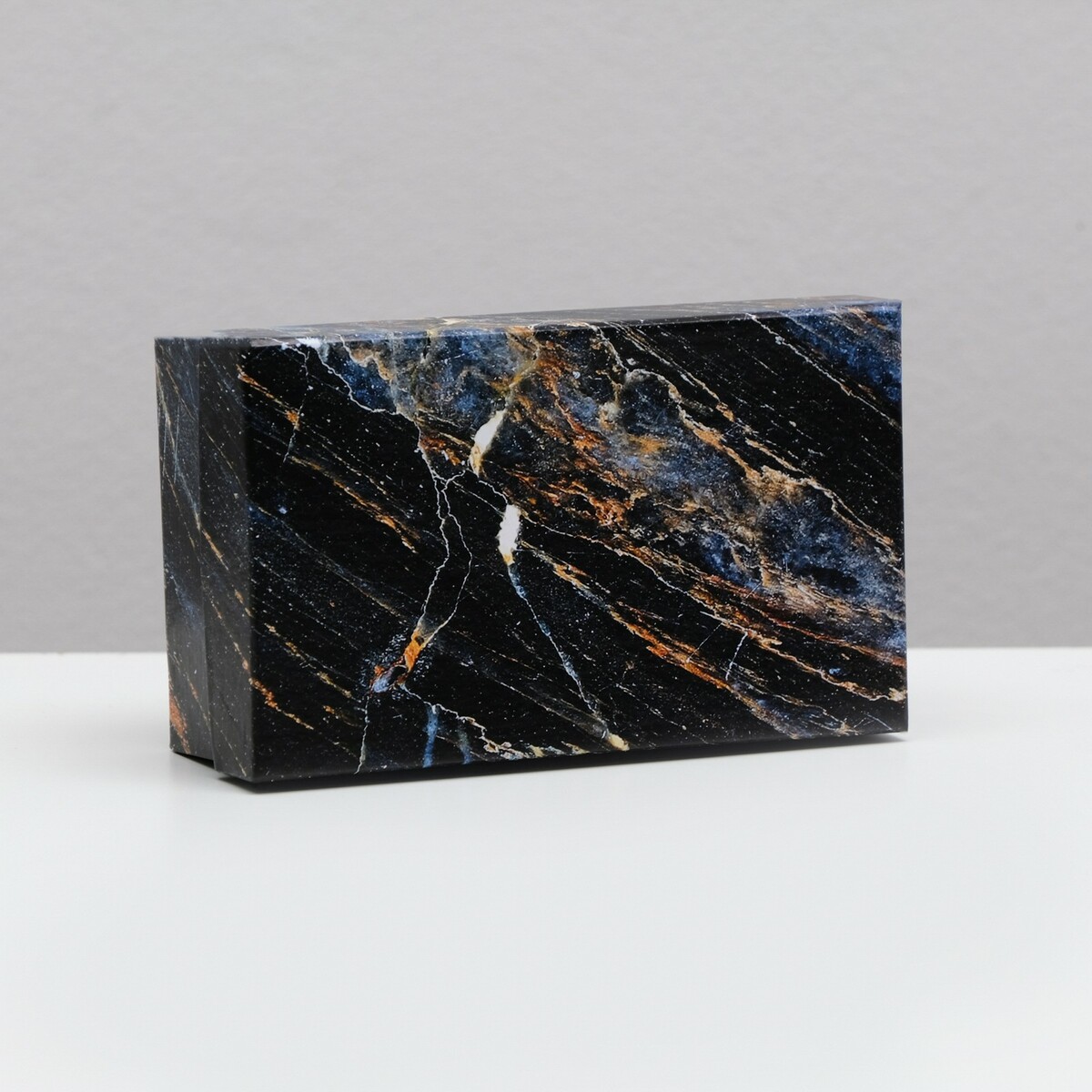 

Подарочная коробка, Черный