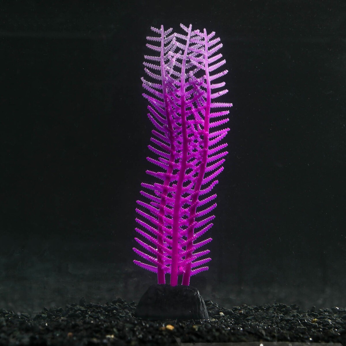 Растение силиконовое аквариумное, светящееся в темноте, 4,5 х 15 см, фиолетовое No brand