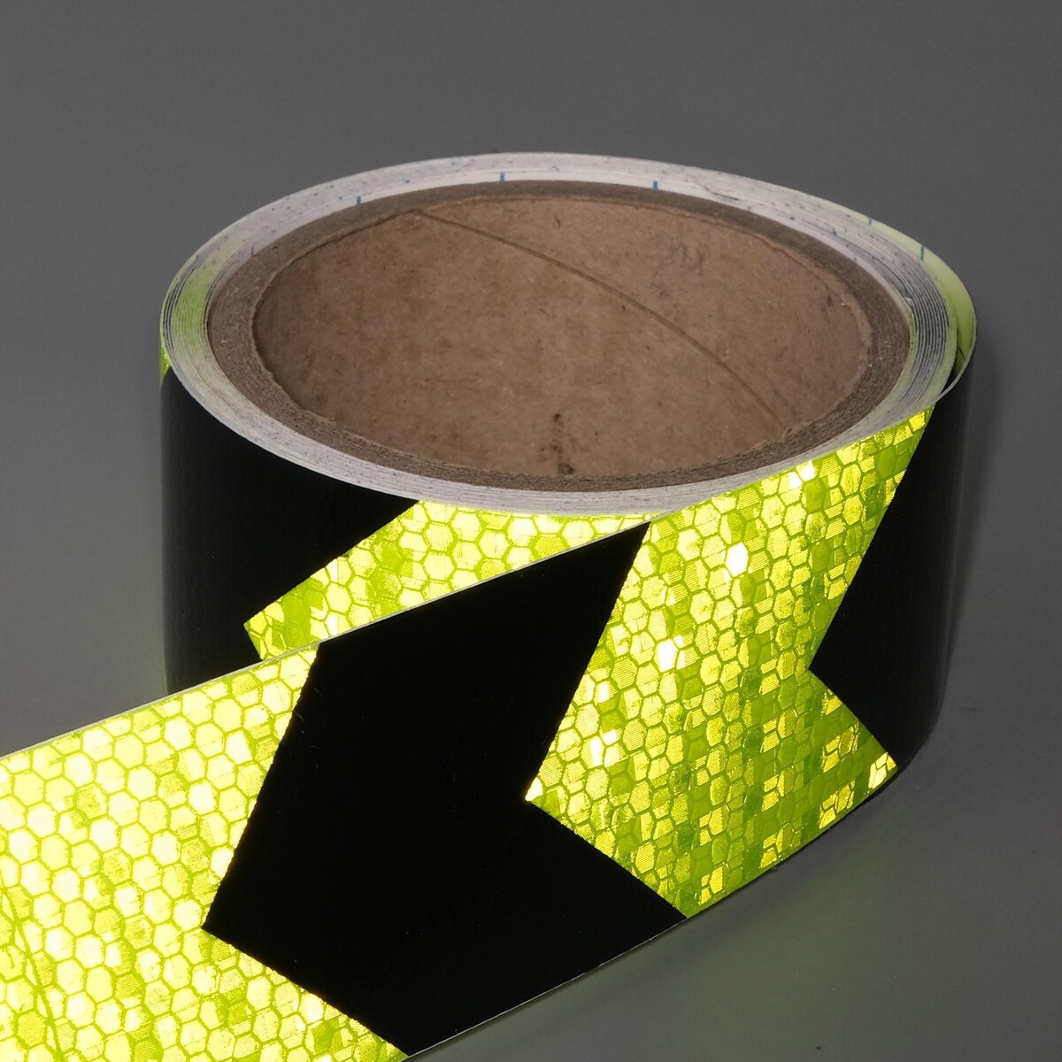 Светоотражающая лента, самоклеящаяся, черно-салатовая, 5 см х 5 м светоотражающая лента самоклеящаяся черно желтая 10 см х 10 м