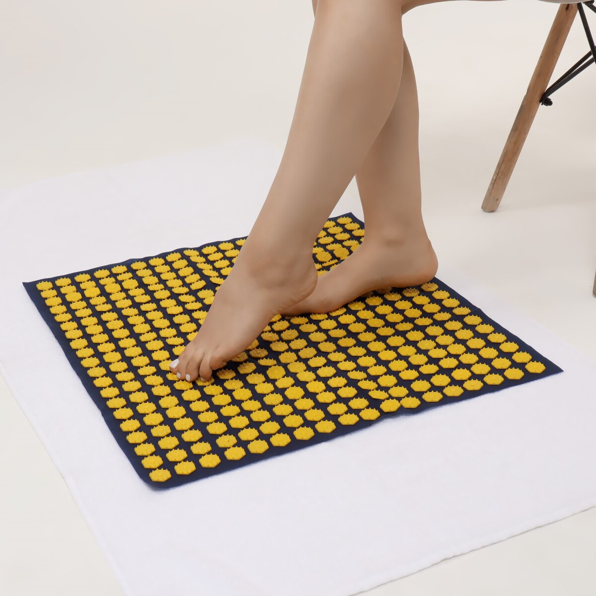 фото Ипликатор-коврик, основа спанбонд, 360 модулей, 56 × 62 см, цвет темно-синий/желтый onlitop