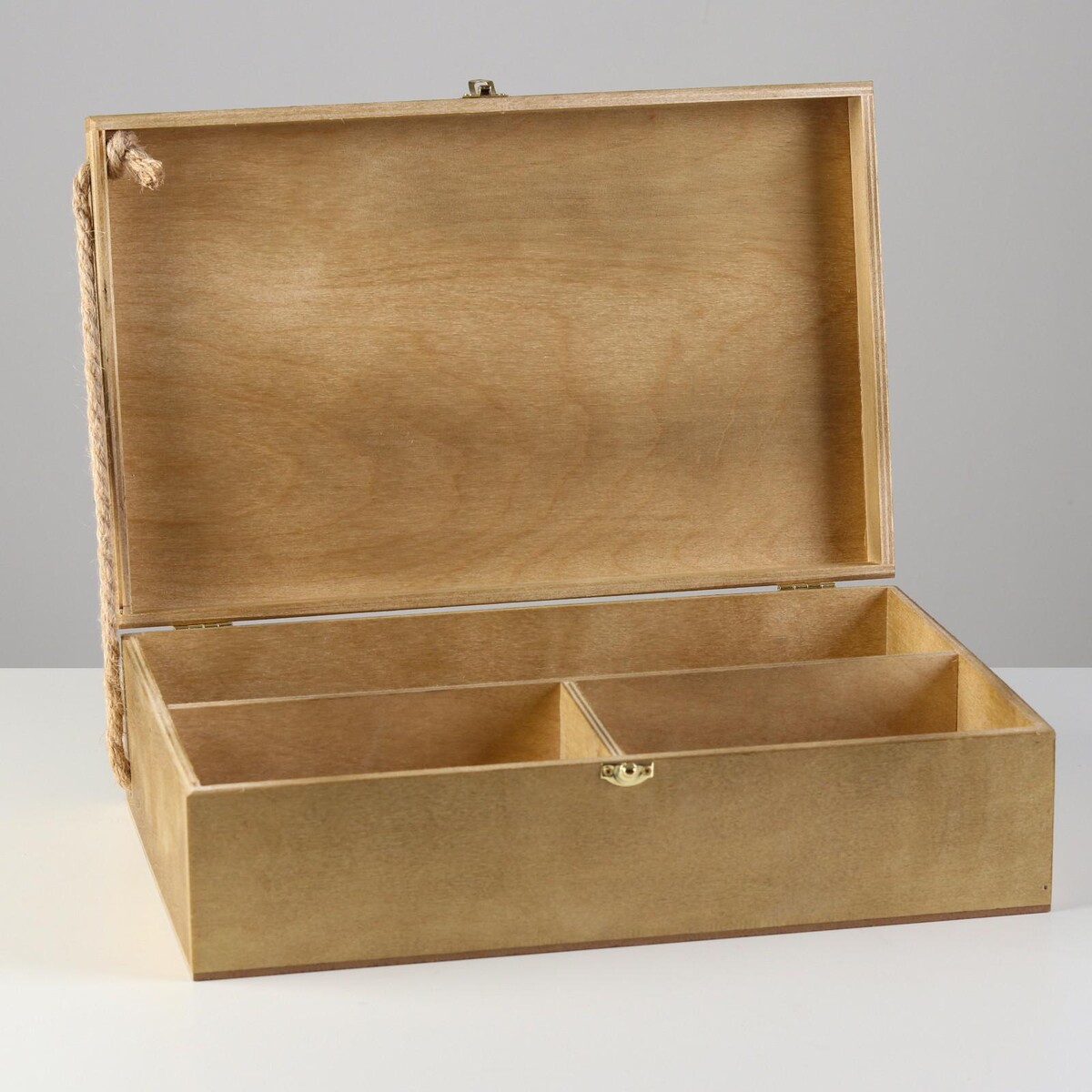 Подарочный ящик 34×21.5×10 см деревянный, с закрывающейся крышкой, с ручкой, коричневый 