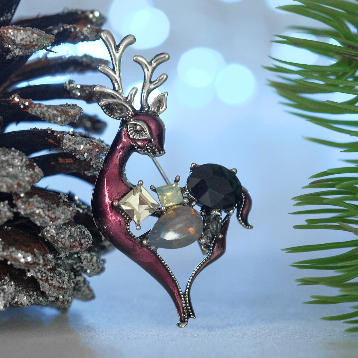 

Брошь, Коричневый