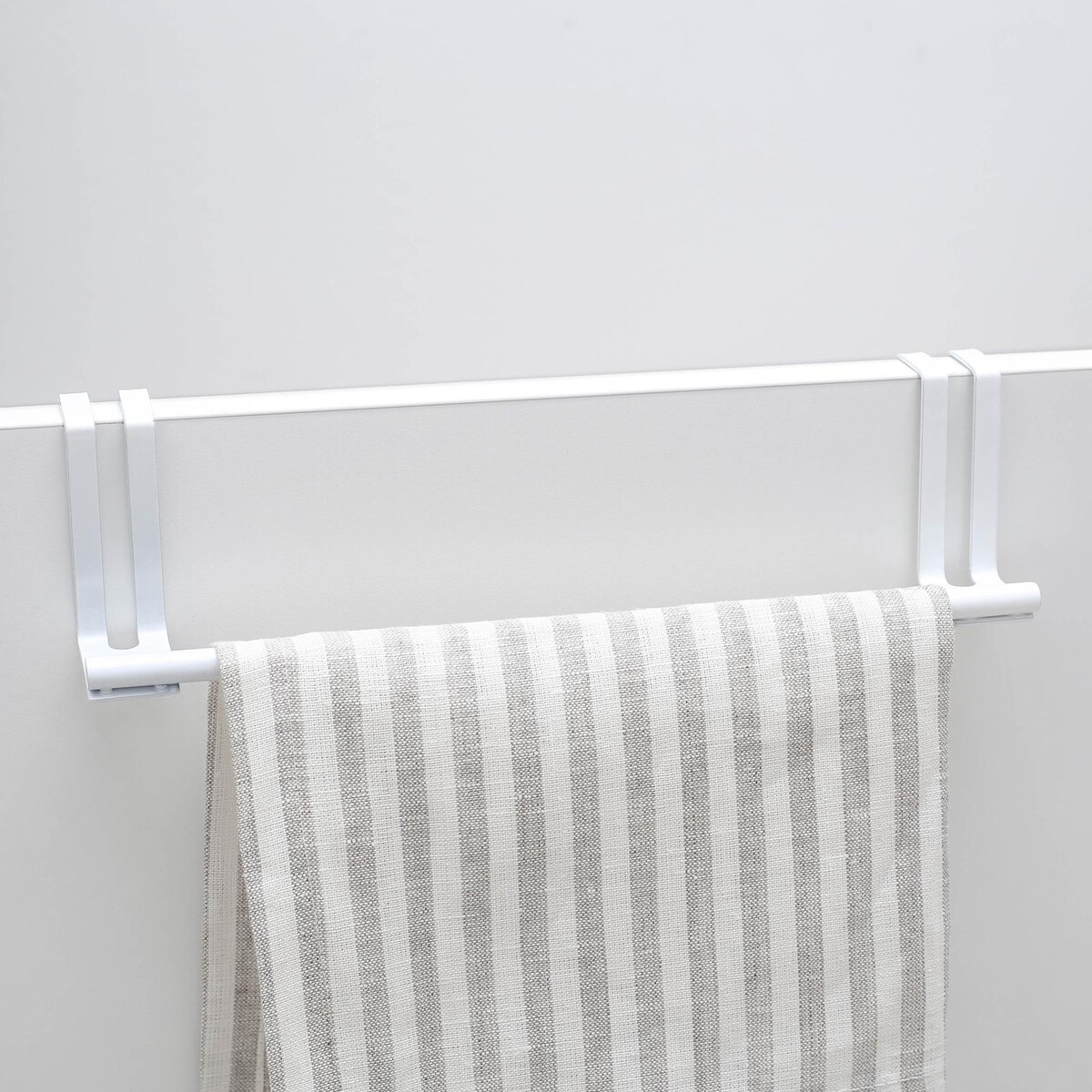 Держатель для полотенец на дверцу, цвет белый держатель для полотенец на дверцу доляна 24 5×10×10 см