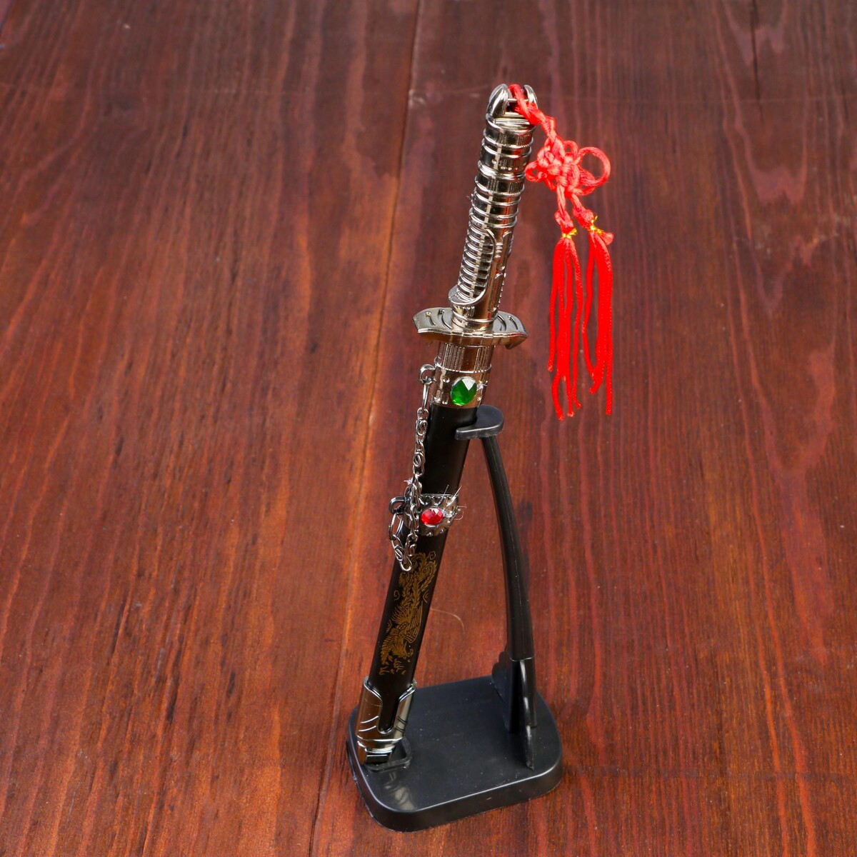 Сувенирный кинжал на подставке, на ножнах дракон, рукоять в форме светового меча, 25 см пчак шархон рукоять из рога косули гарда с гравировкой