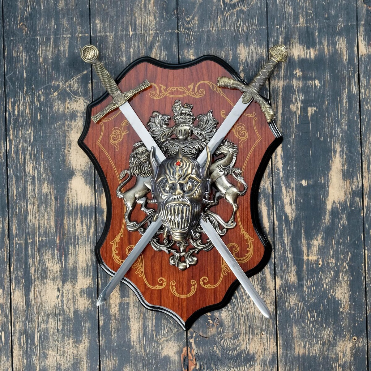 

Геральдика, Серебристый;золотистый;коричневый