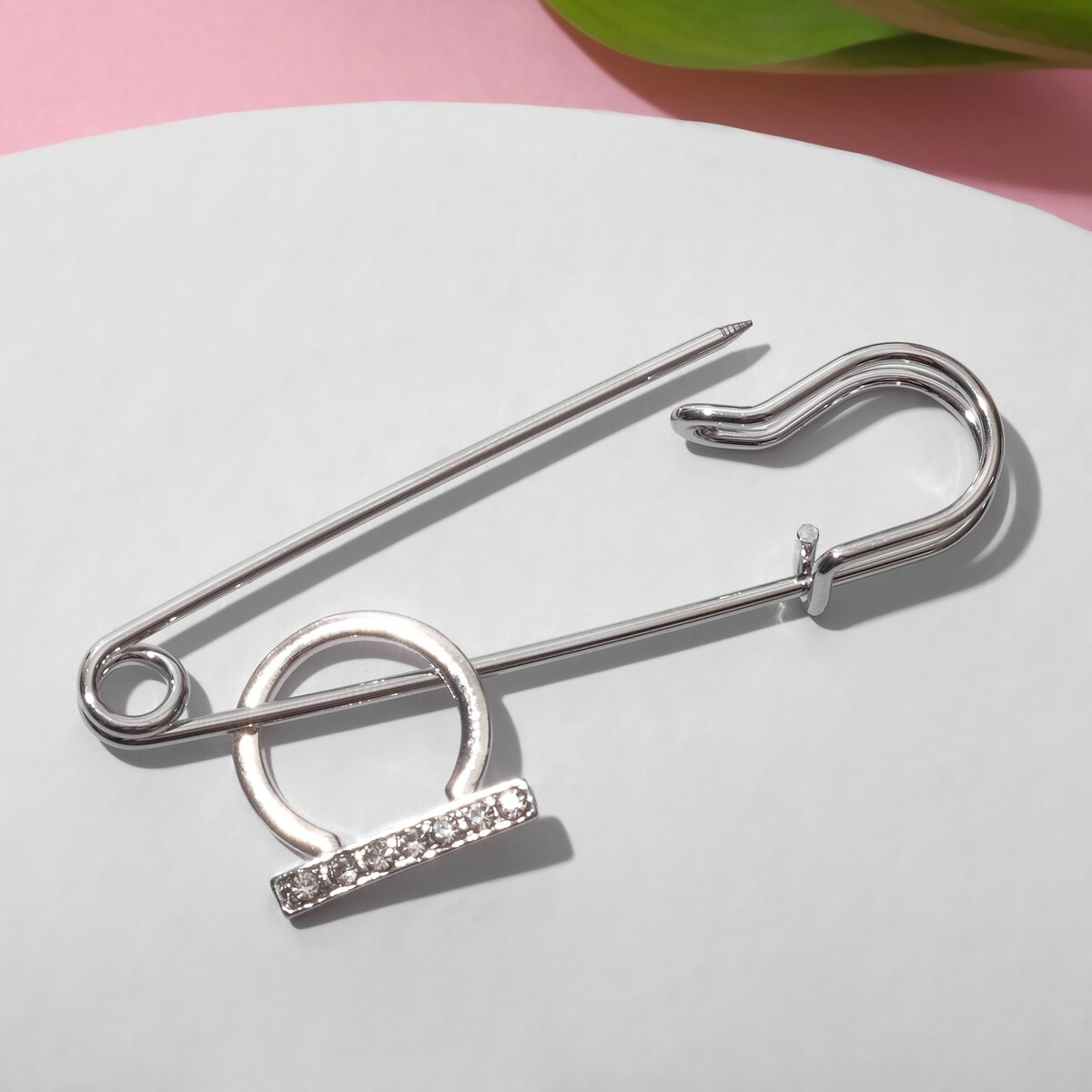 

Булавка, Белый