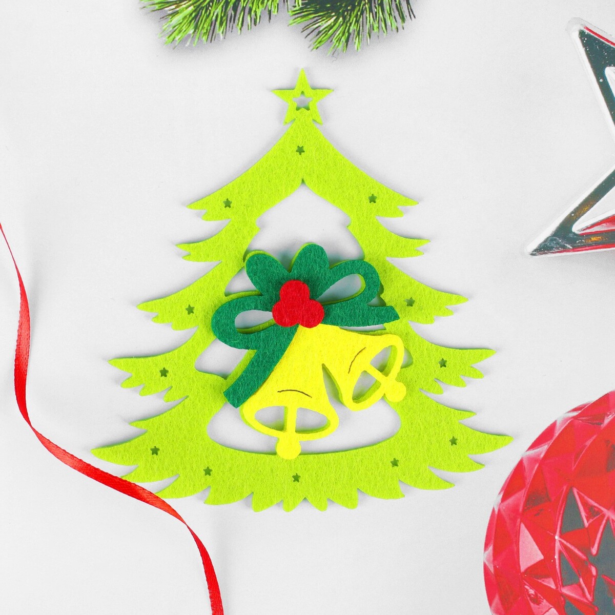 Набор для творчества - создай елочное украшение из фетра новогоднее подвесное украшение красные коньки набор из 2 шт 23 5х7 5