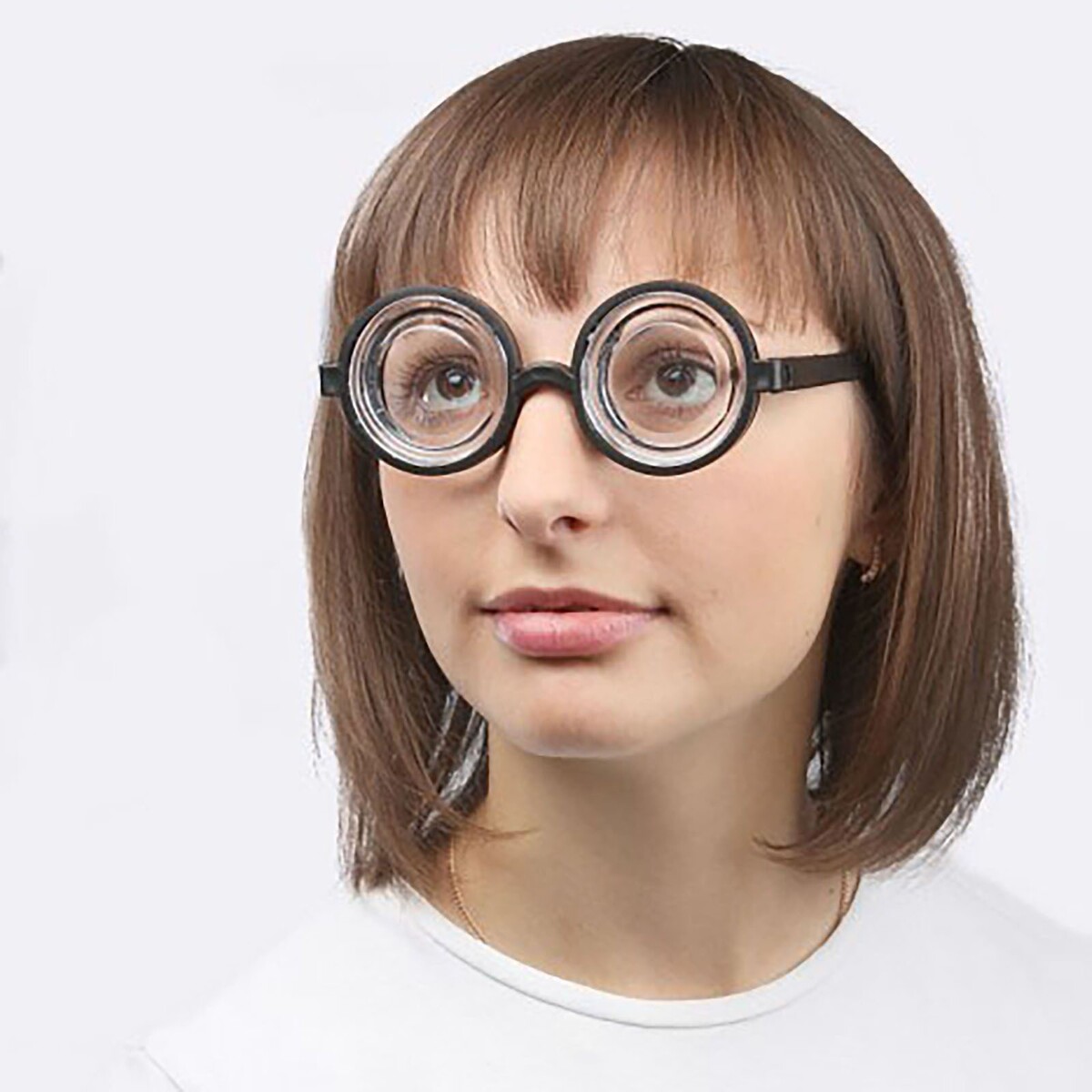Девушка в толстых очках. Очки ботаника (12293). Чоки с толстыми линзами. Очки с толстыми линзами. Очки с большими линзами для зрения.