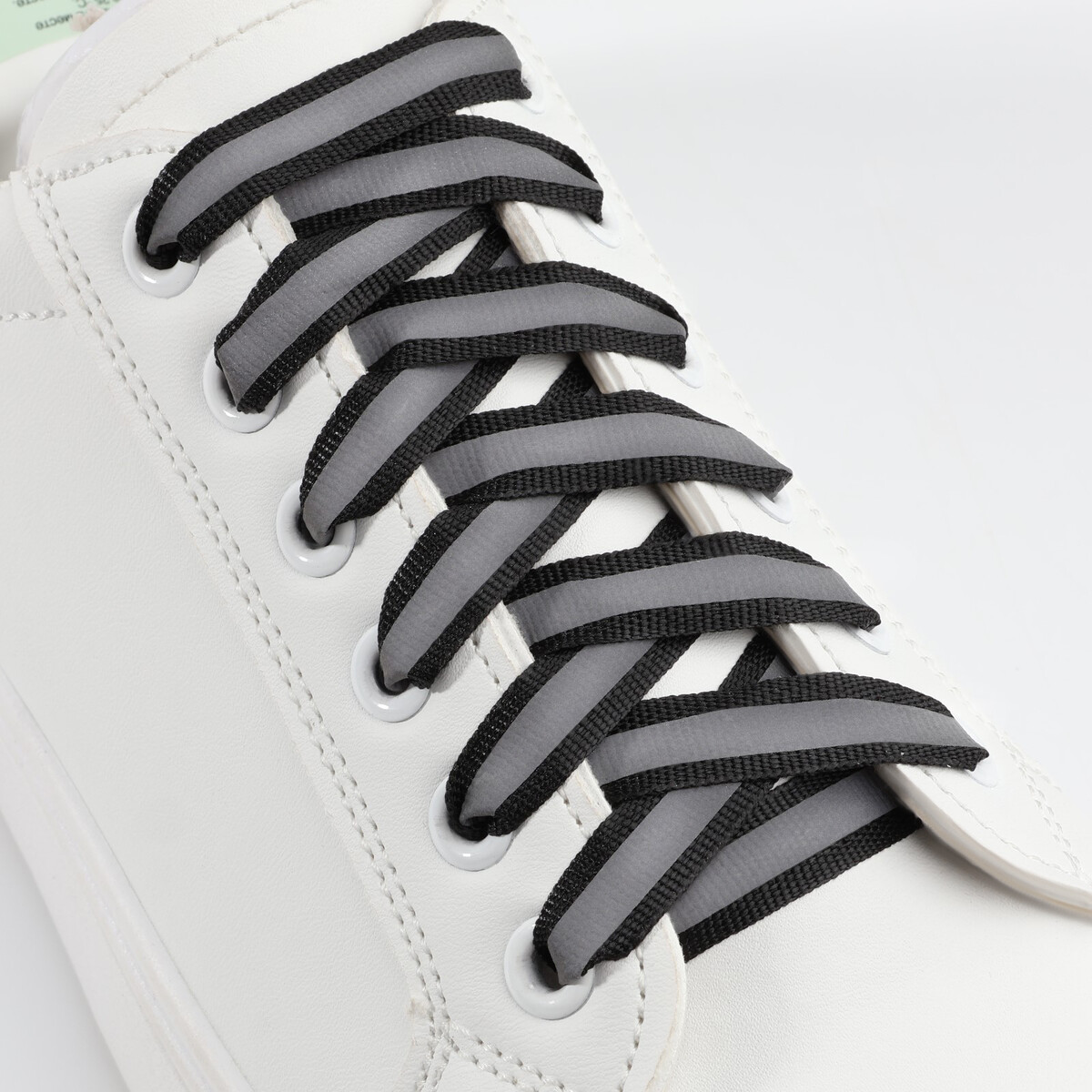Шнурки для обуви, пара, плоские, со светоотражающей полосой, 10 мм, 110 см, цвет черный шнурки для обуви пара плоские 7 мм 160 см