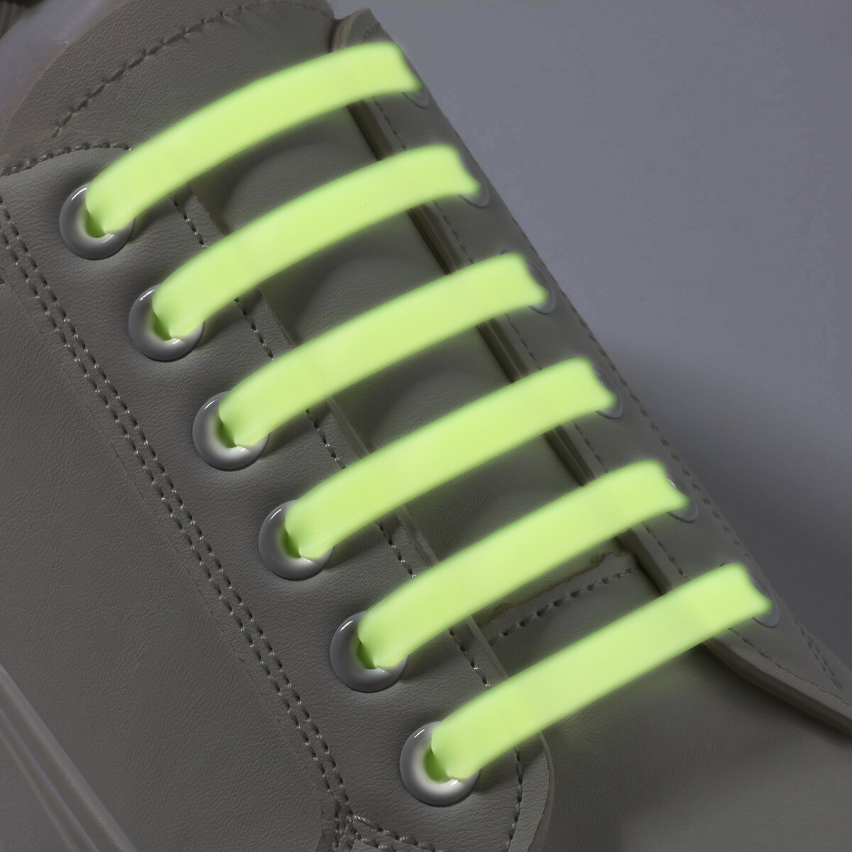 фото Набор шнурков для обуви, 6 шт, силиконовые, плоские, светящиеся в темноте, 13 мм, 9 см, цвет желтый onlitop