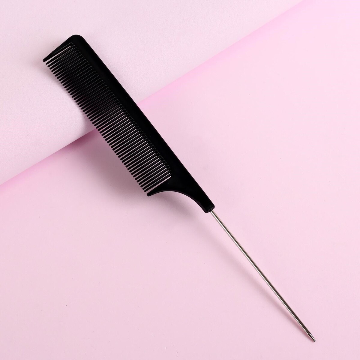 Расческа с металлическим хвостиком, 20 × 2,5 см, цвет черный