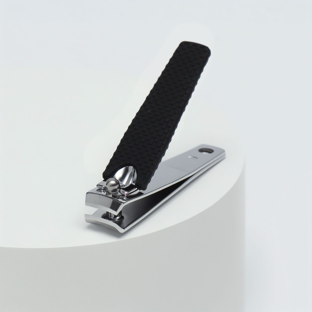 Кусачки-книпсер маникюрные, 6,2 × 1,7 см, цвет черный/серебристый