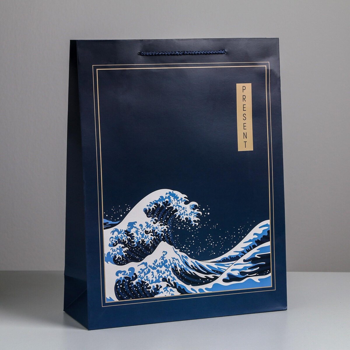 Пакет ламинированный вертикальный present, l 31 × 40 × 11,5 см