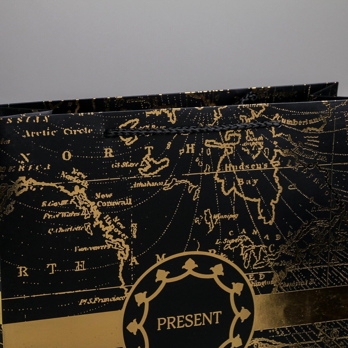 дарим подарки. M present. пакет ламинированный вертикальный «present for you», 61 × 46 × 20 см. подарок в руках. M present.