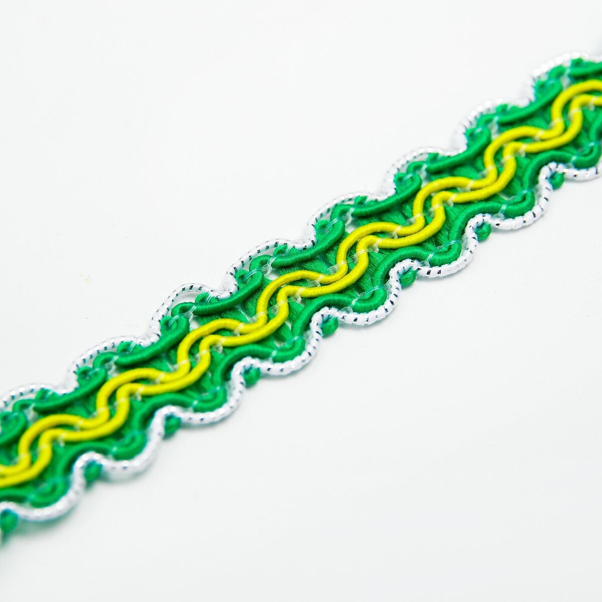 Тесьма бело-зелено-желтая, ширина 1,2 см, в упаковке 50 м расческа для шерсти 15 6 х 3 6 см короткие зубья 1 7 см зелено желтая