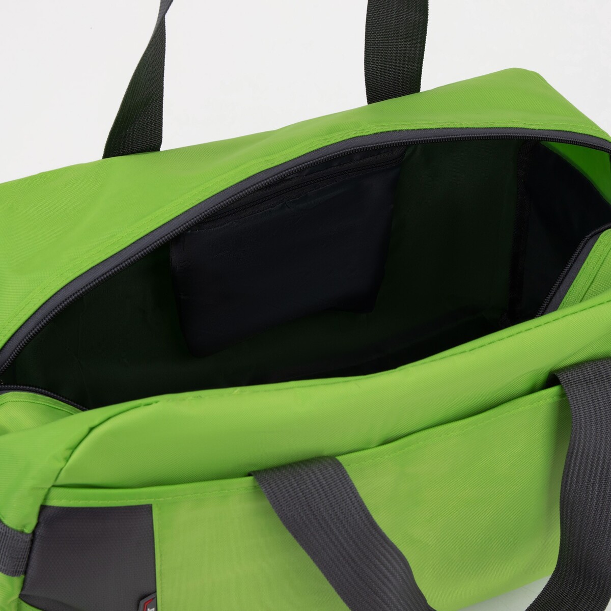фото Сумка спортивная на молнии, 2 наружных кармана, цвет зеленый no brand