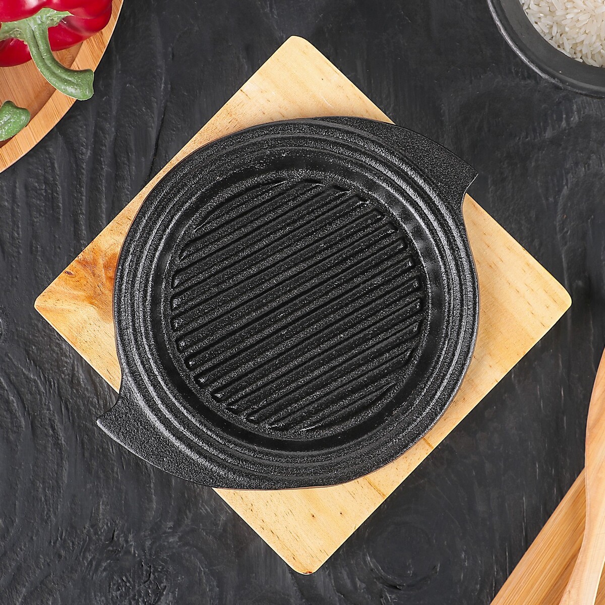 Сковорода чугунная на деревянной подставке сковорода гриль чугунная порционная 14 см на подставке tognana fusion taste чёрный