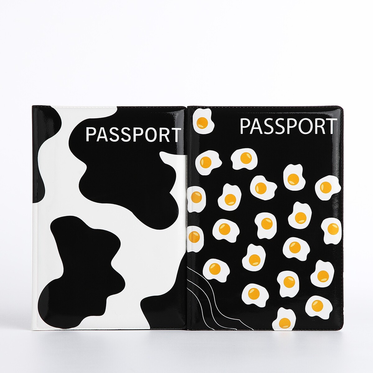 Подарочный набор: 2 обложки для паспорта, цвет белый/черный