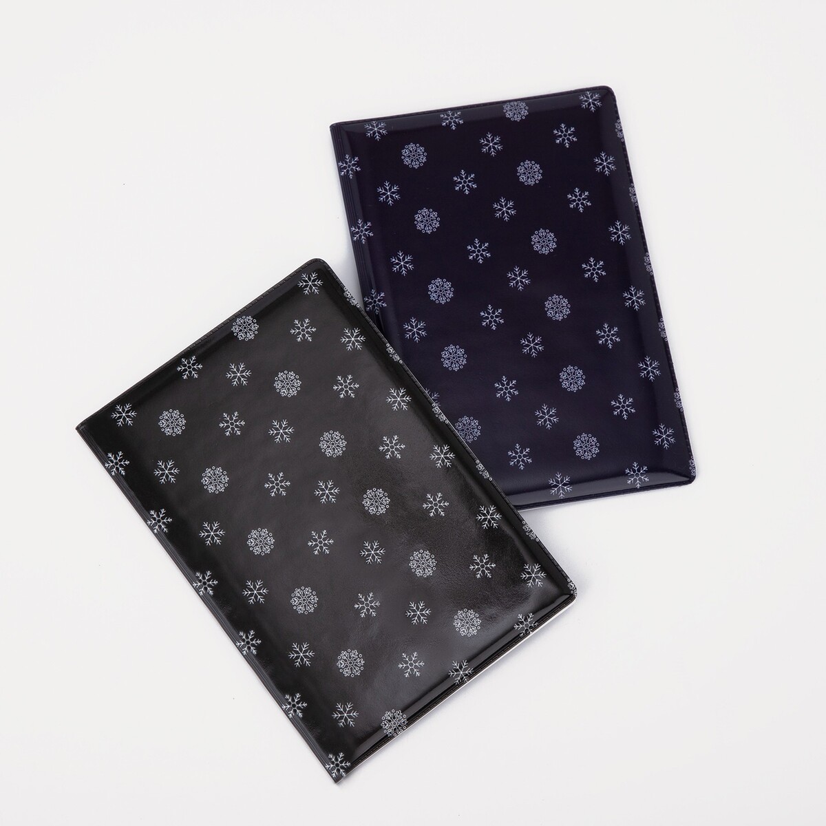 Подарочный набор: 2 обложки для паспорта, цвет синий/чёрный No brand