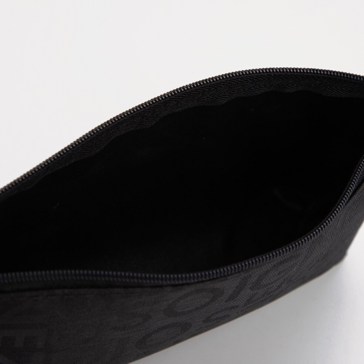 фото Косметичка на молнии, цвет черный no brand