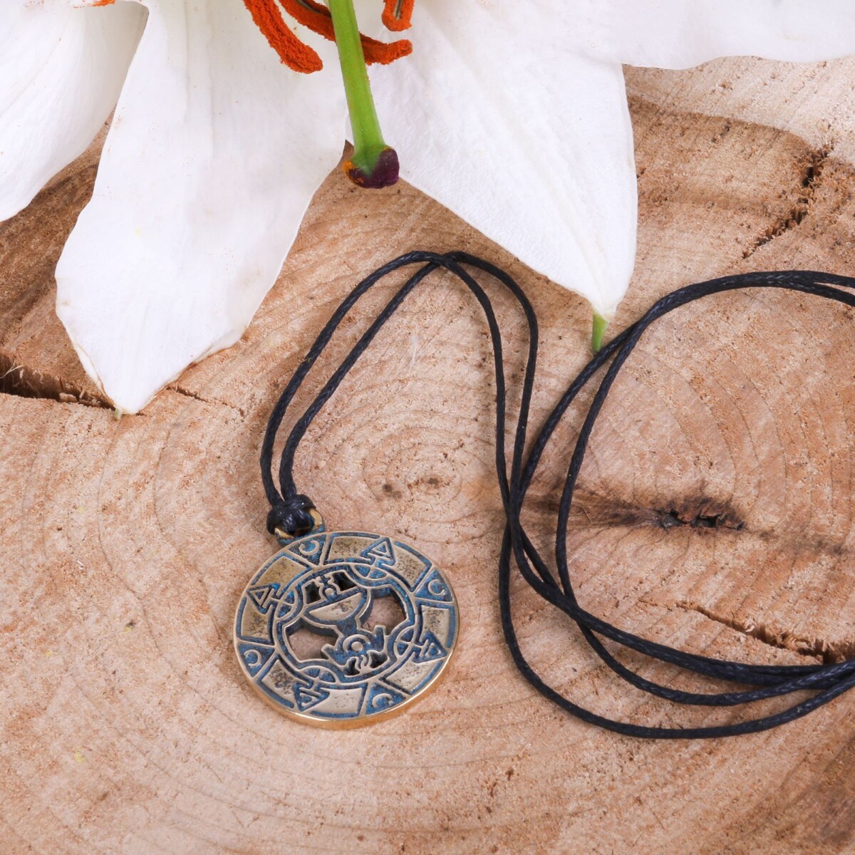 

Амулет из ювелирной бронзы, Бронзовый