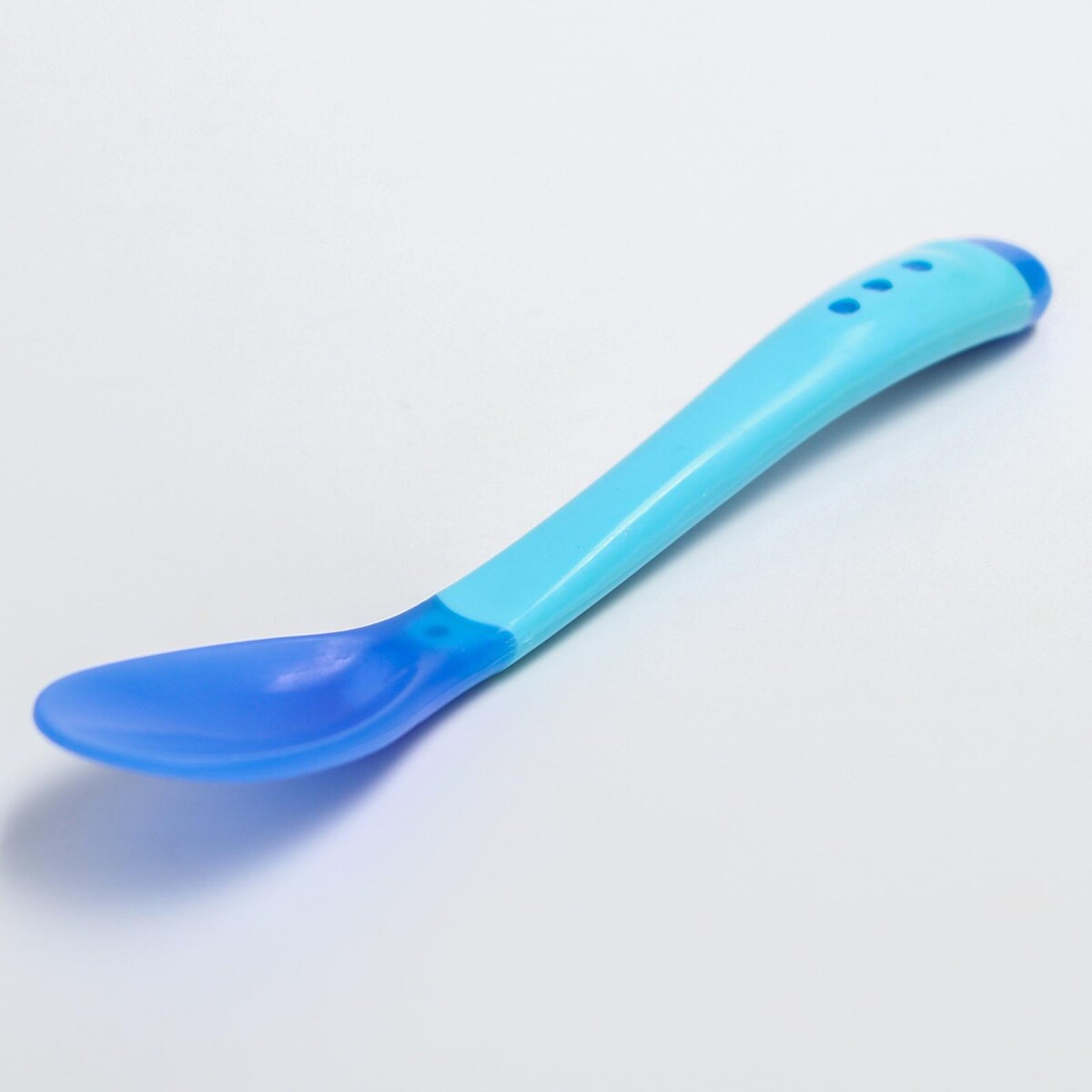 Ложка детская для кормления, термочувствительная, цвет сине-голубой ложка обучалка тренажер микс