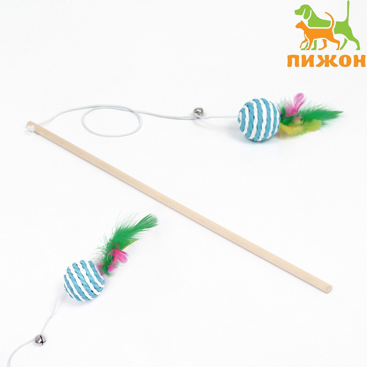 Дразнилка-удочка с плетеным шариком и цветными перьями на деревянной ручке, голубой