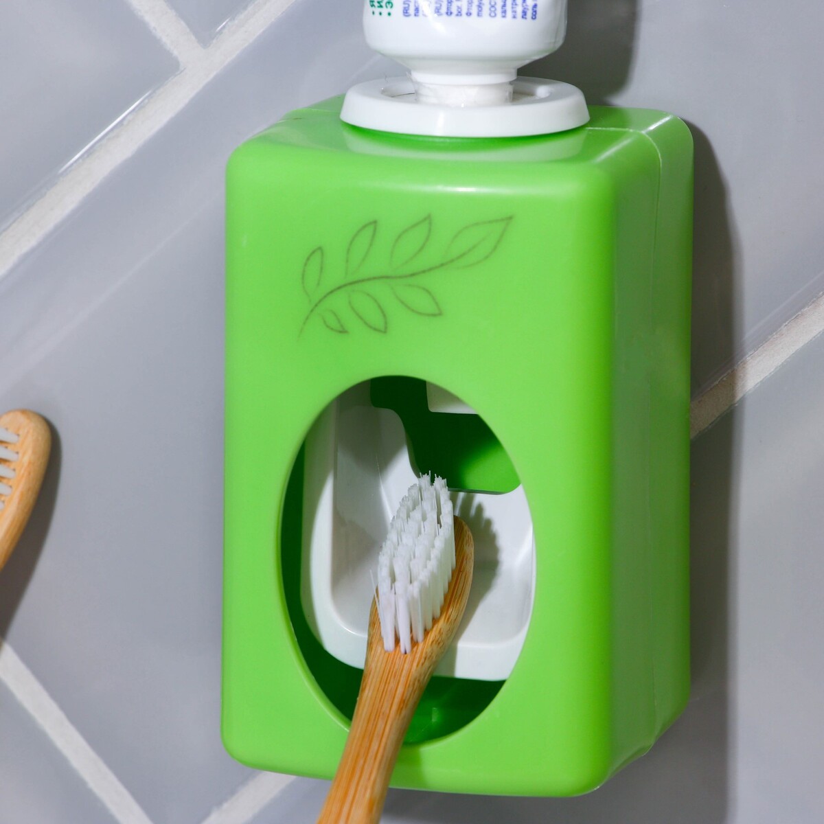 Выдавливатель для зубной пасты механический выдавливатель для зубной пасты на клейкой ленте доляна 5 5×6×9 см
